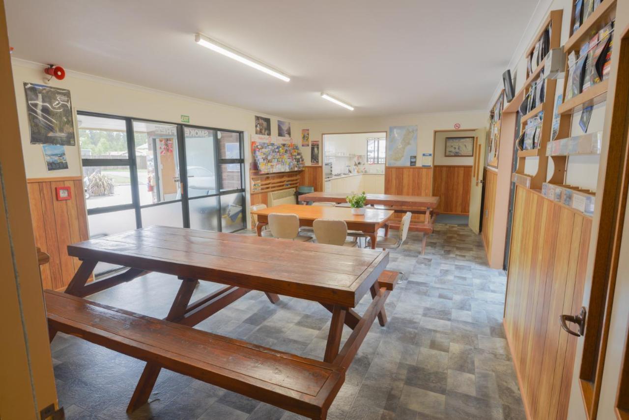 Wilderness Backpackers Hostel Haast Buitenkant foto