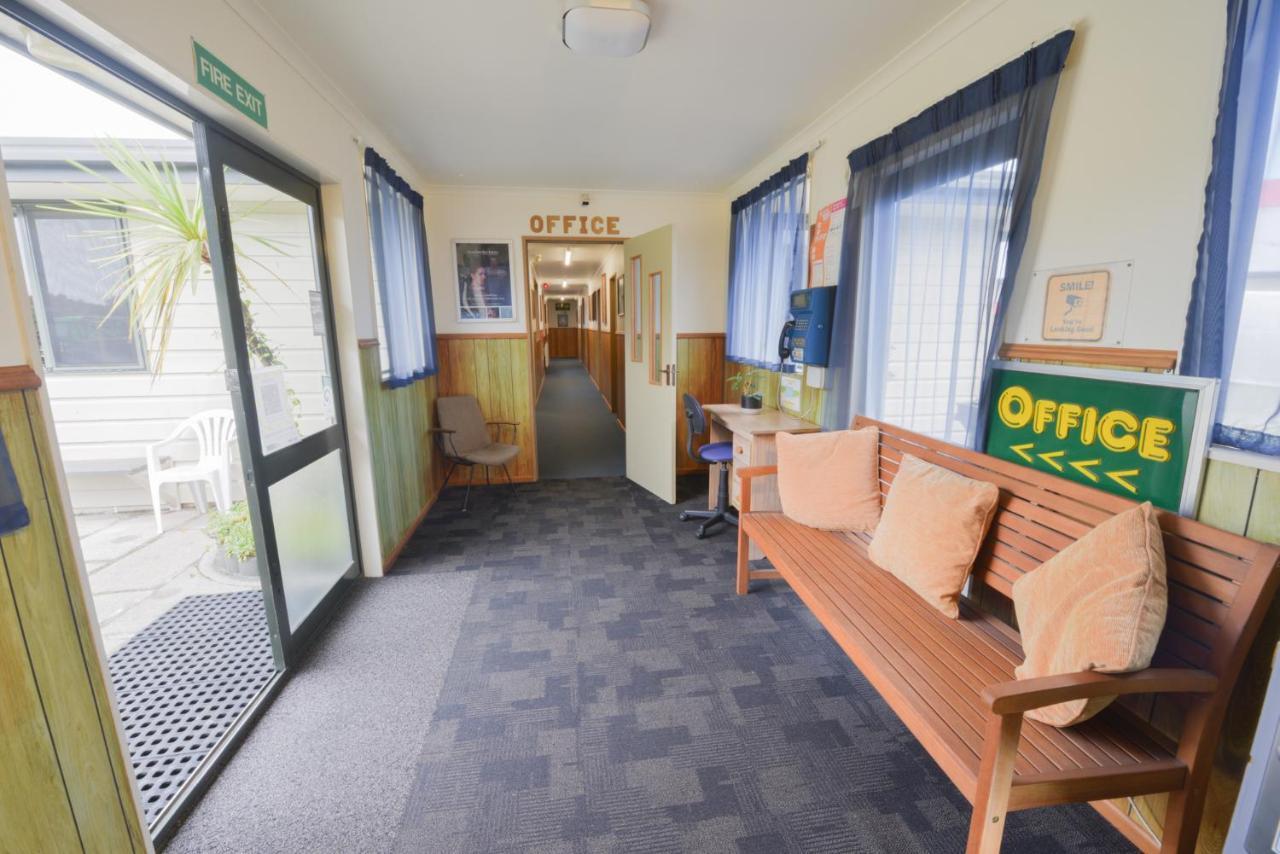 Wilderness Backpackers Hostel Haast Buitenkant foto