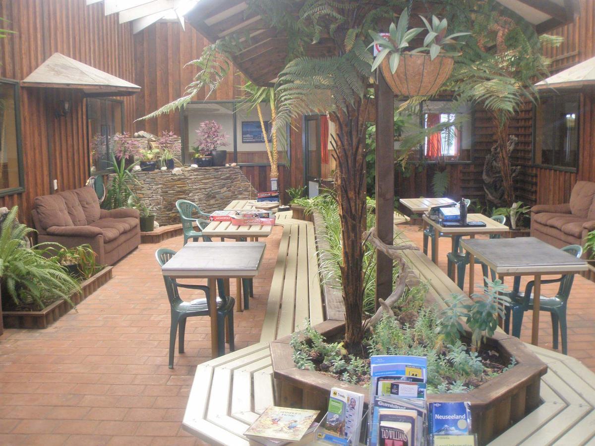 Wilderness Backpackers Hostel Haast Buitenkant foto