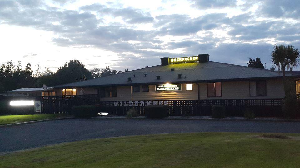 Wilderness Backpackers Hostel Haast Buitenkant foto